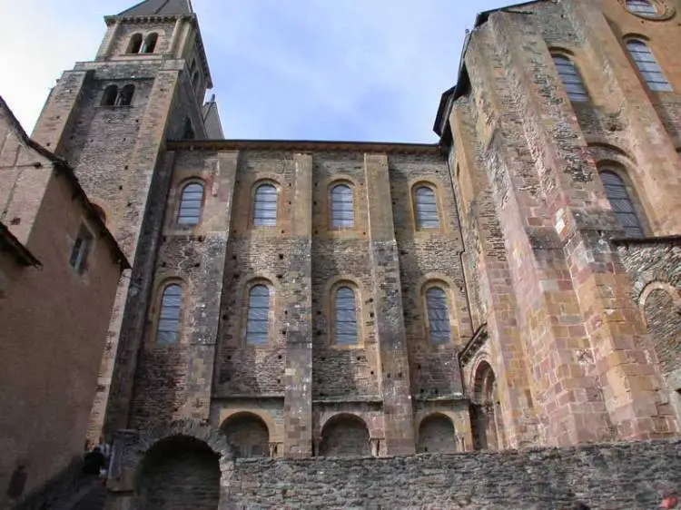 Contreforts extérieurs de l’abbatiale Sainte-Foy de Conques
