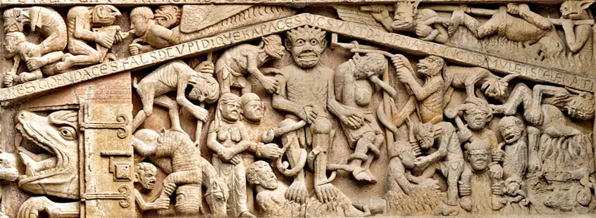 Satan entouré des péchés capitaux dans l’Enfer du tympan de Conques