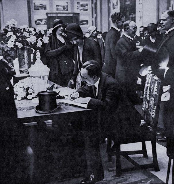 Alphonse XIII et Victoria-Eugénie de Battenberg visitant l’Exposition de Barcelone en 1929