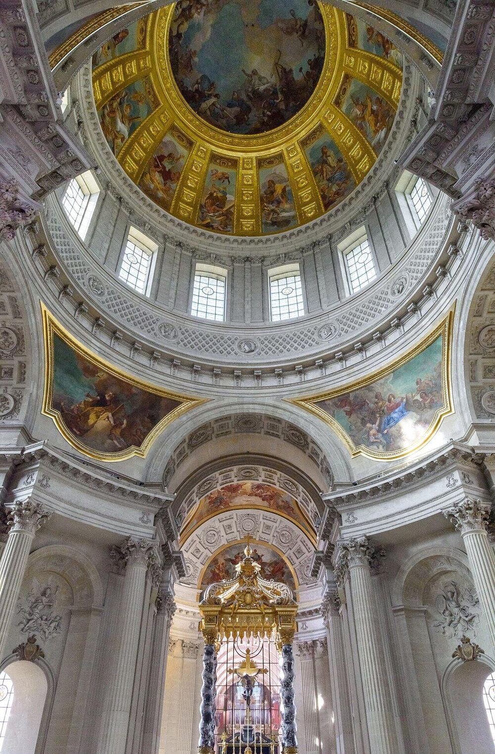 Vue intérieure de l’église du dôme des Invalides et de son décor peint