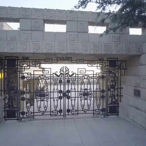 Volumes massifs et géométriques de l’Ennis House