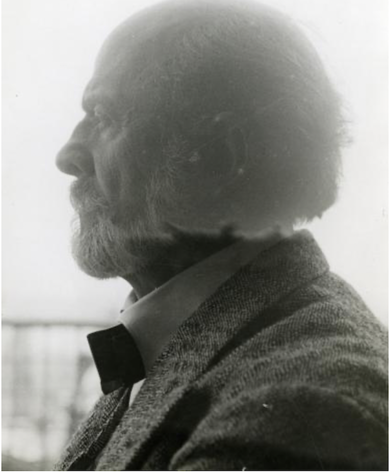 Portrait d’Auguste Perret de profil