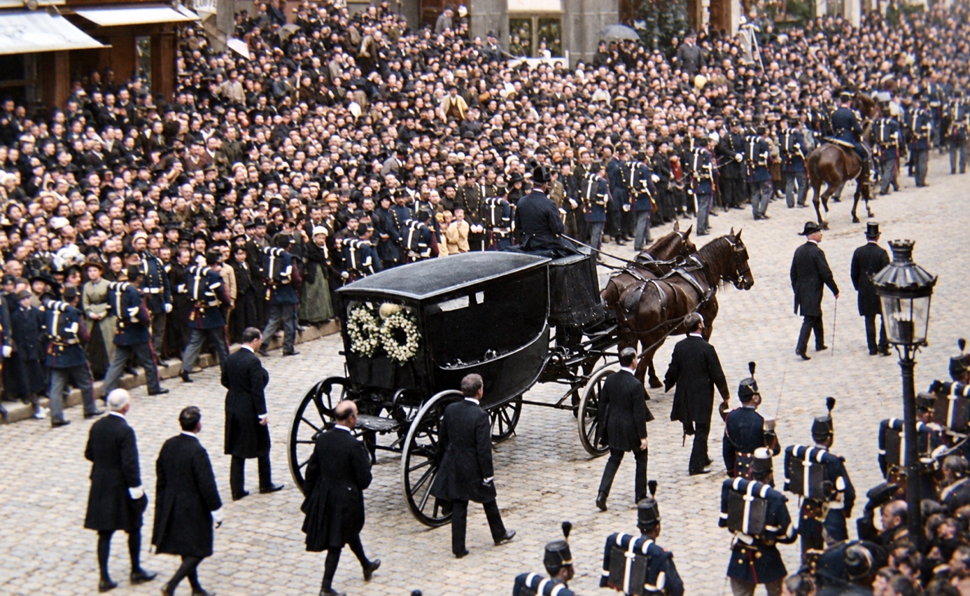 Corbillard de Victor Hugo descendant les Champs-Élysées