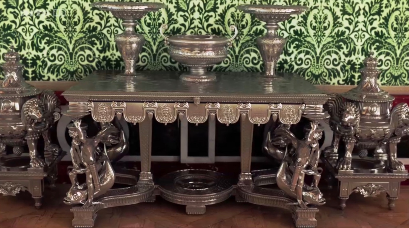 Mobilier d’argent dessiné par Claude Ballin pour Versailles