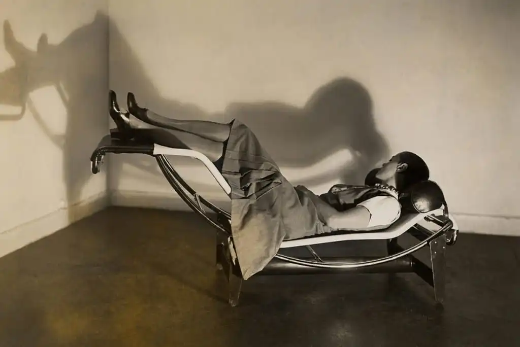 Chaise longue B306 conçue par Le Corbusier, Pierre Jeanneret et Charlotte Perriand