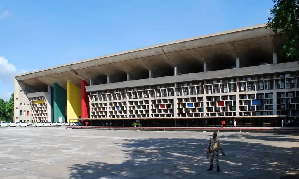 Bâtiment de la Haute Cour du complexe du Capitole de Chandigarh