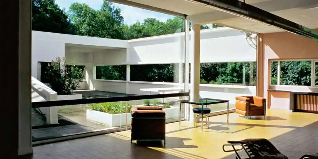 Terrasse de la villa Savoye vue depuis le salon
