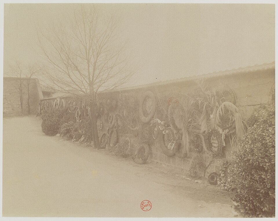 Le Mur des Fédérés au Père-Lachaise photographié vers 1900