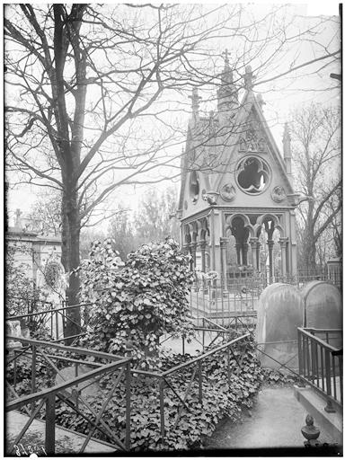 Monument funéraire d’Héloïse et Abélard photographié par Eugène Atget