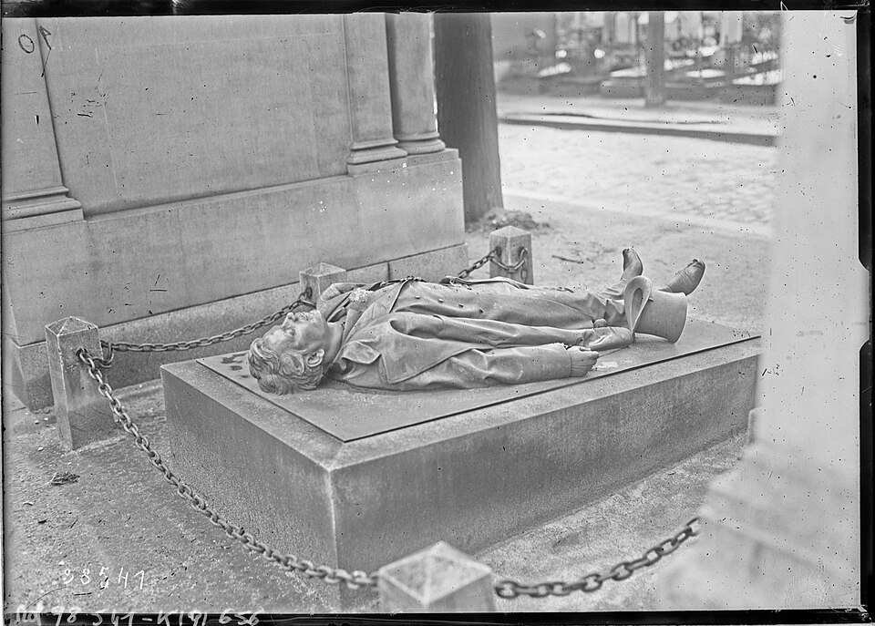 Gisant en bronze de Victor Noir sculpté par Jules Dalou