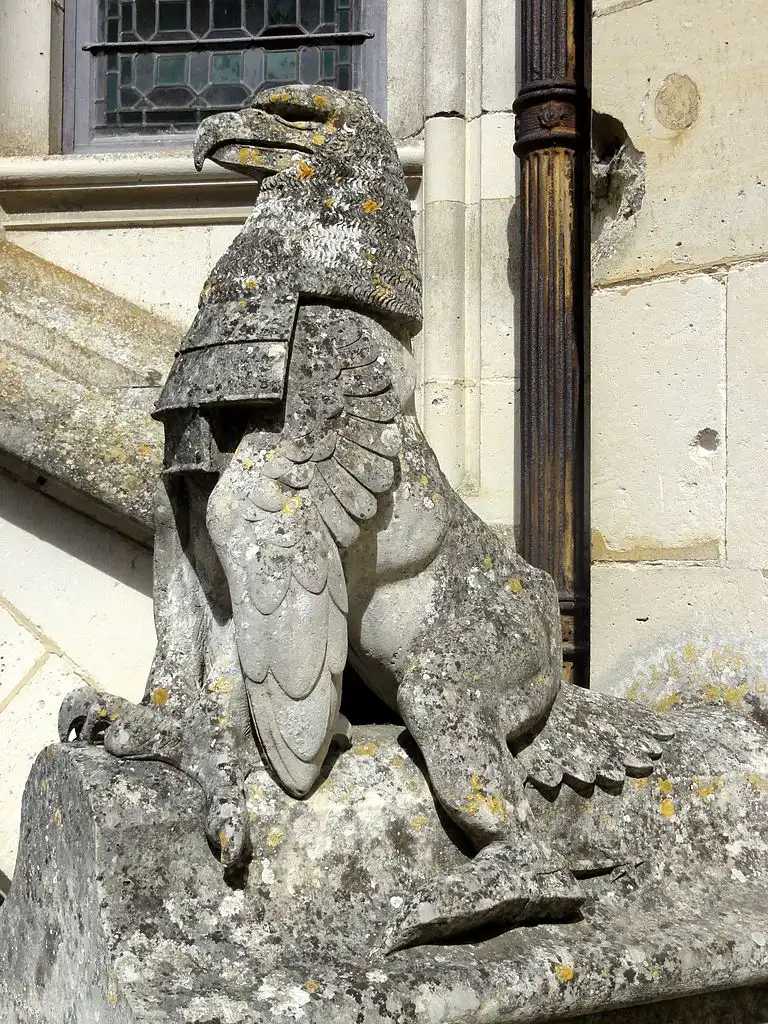 Chimère sculptée inventée par Viollet-le-Duc au château de Pierrefonds
