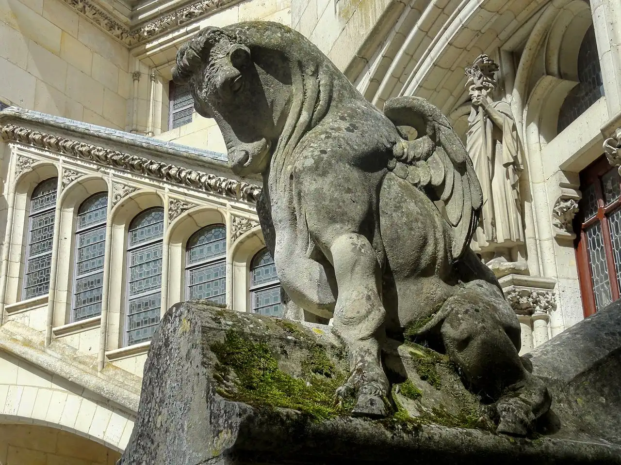 Créature fantastique sculptée sur le château de Pierrefonds