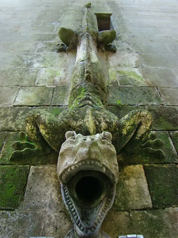 Animal hybride sculpté par Viollet-le-Duc à Pierrefonds