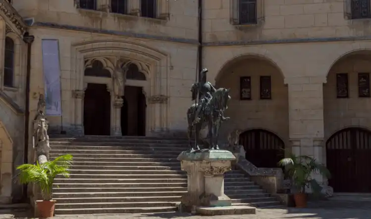 Entrée de l’aile des invités