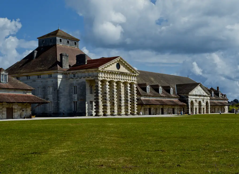 Vue aérienne de la saline royale d’Arc-et-Senans
