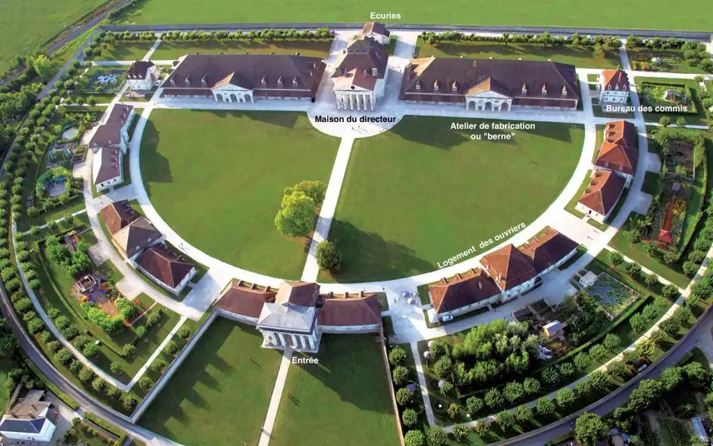 Plan en demi-cercle de la saline royale d’Arc-et-Senans conçu par Claude-Nicolas Ledoux