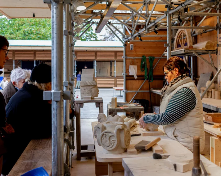 Atelier de taille de pierre à La Fabrique de la flèche à Saint-Denis