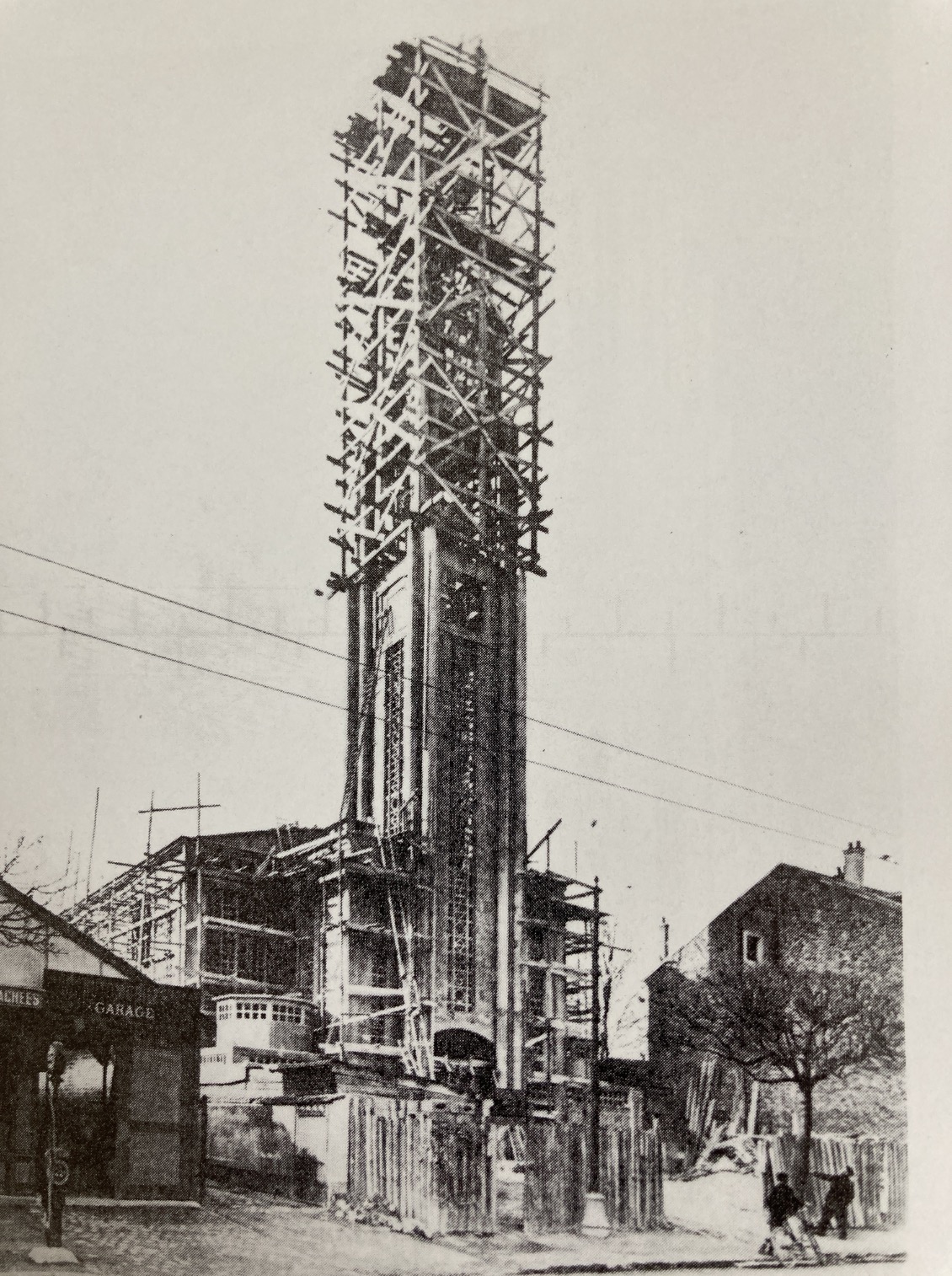 Vue de Notre-Dame du Raincy, église moderne d’Auguste Perret